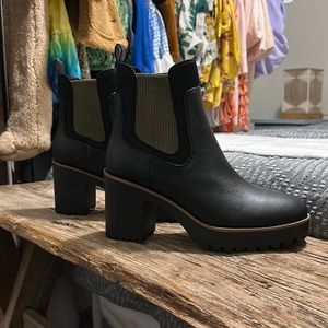 Perfect Condition Chinese Laundry Platform Boot NWOT